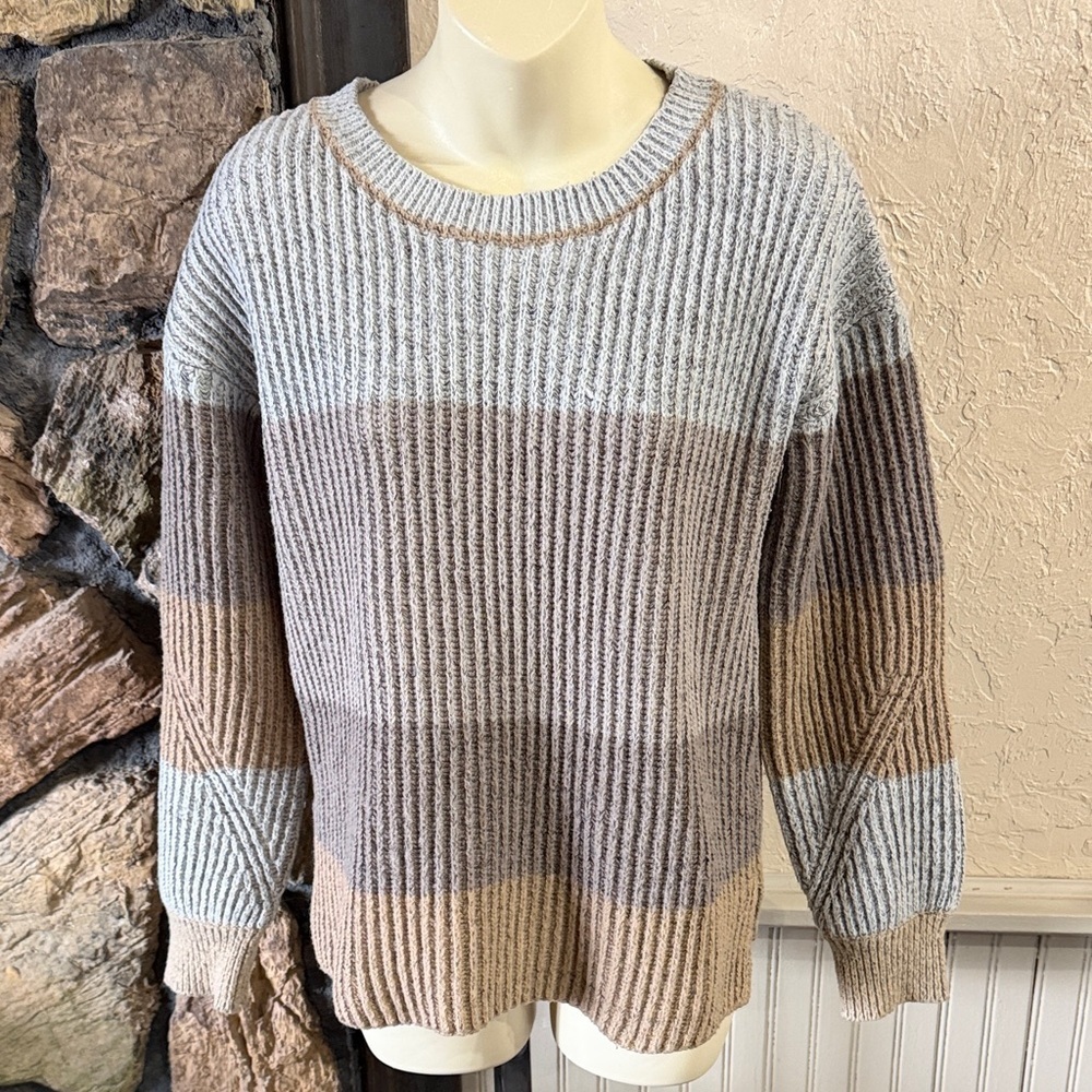 Mossimo Supply Co. Ribbed Knit Sweater in Gray and Brown
Length 22”